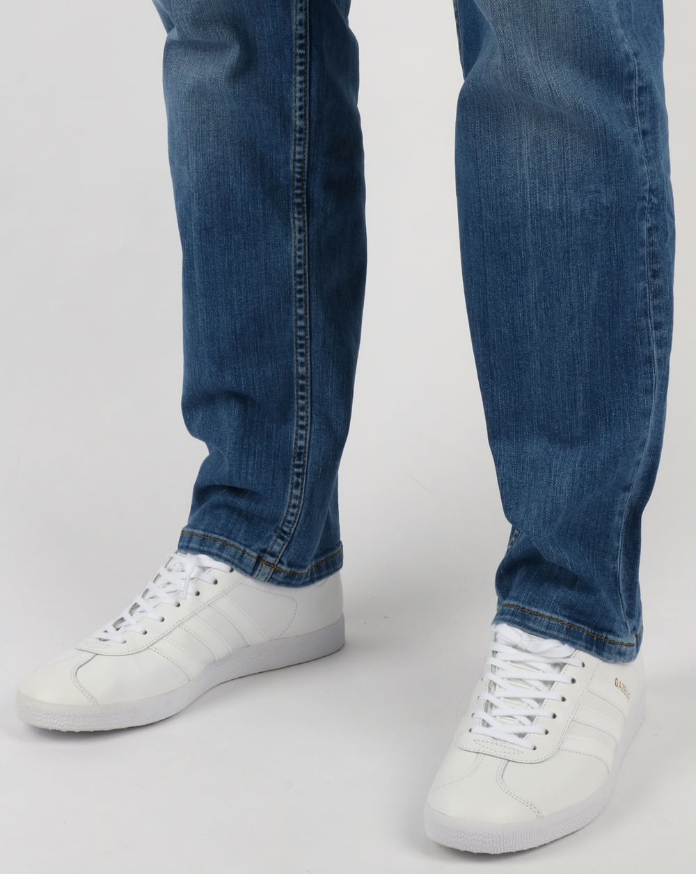 Henri Lloyd – Manston – Jeans in normaler Passform, mittlere Vintage-Waschung