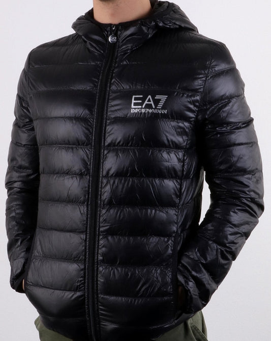 Emporio Armani EA7 Emporio Armani – EA7 Core Logo – Daunenjacke mit Kapuze in Schwarz