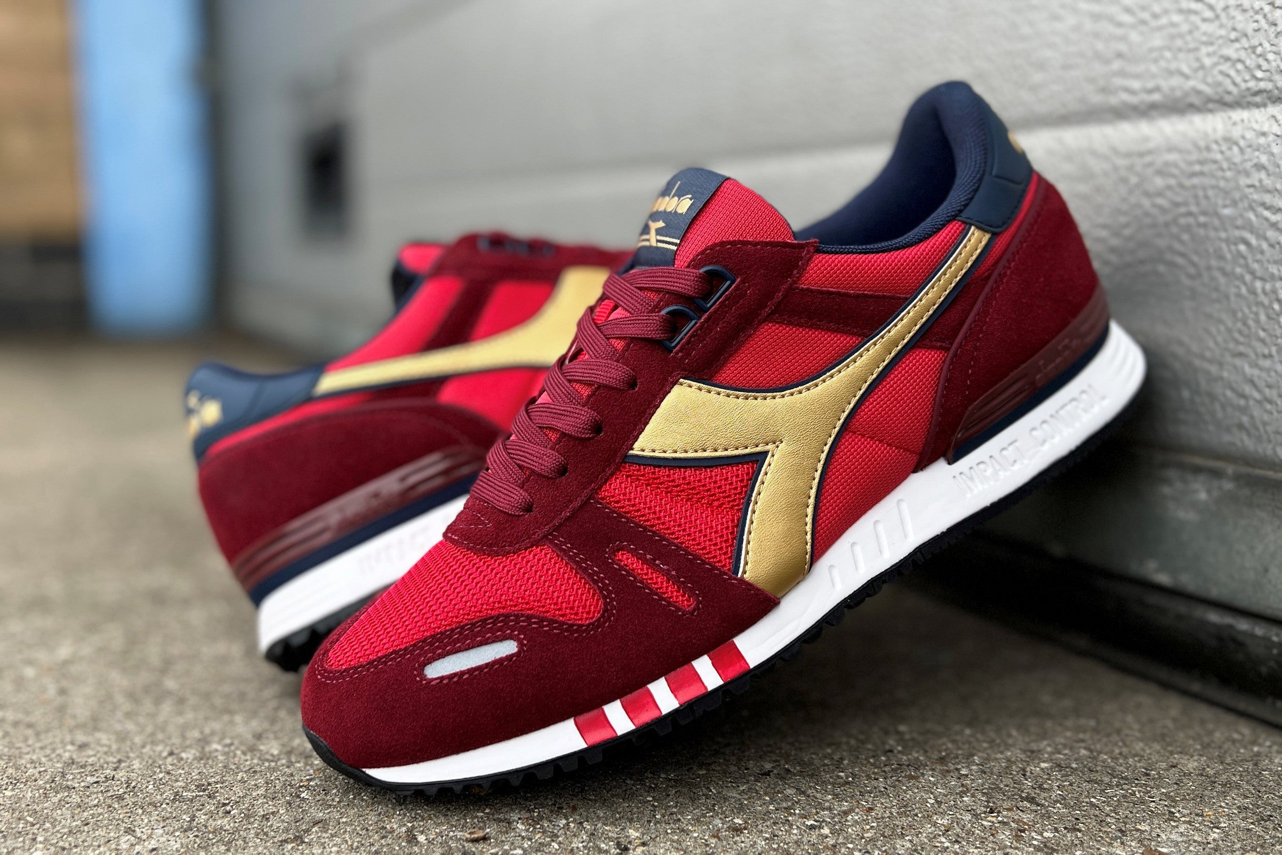 Der Diadora Titan Trainer erscheint in einer exklusiven Farbkombinatio ...