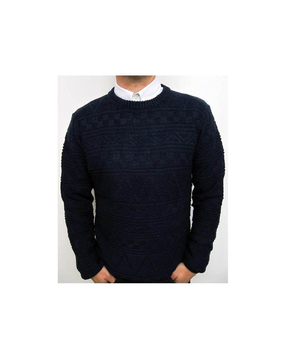 Bellfield – Rundhalspullover mit Aztekenmuster, Marineblau