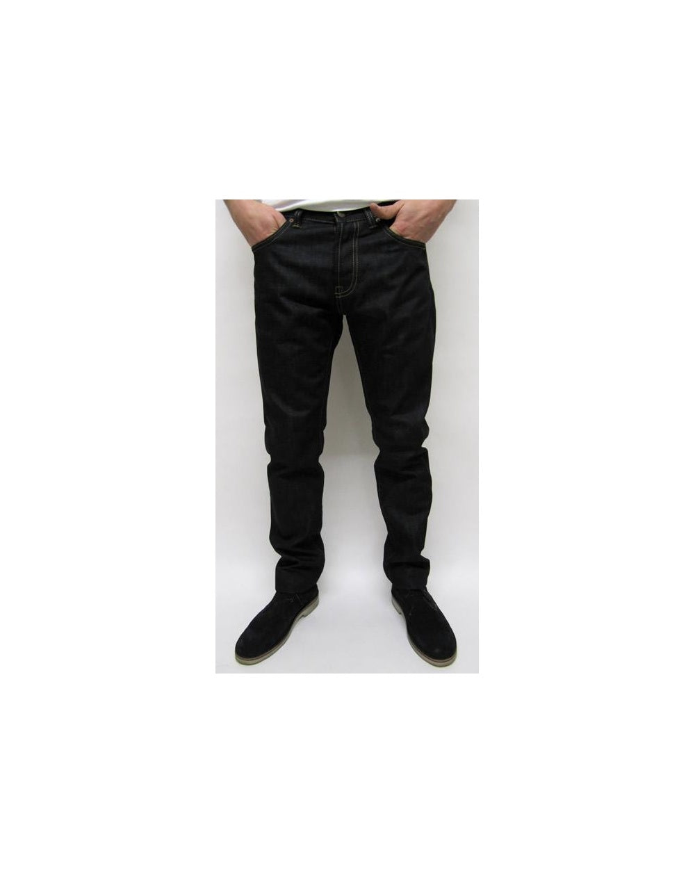 Weekend Offender – Tapered Fit – Dunkle Jeans in dunkler Waschung
