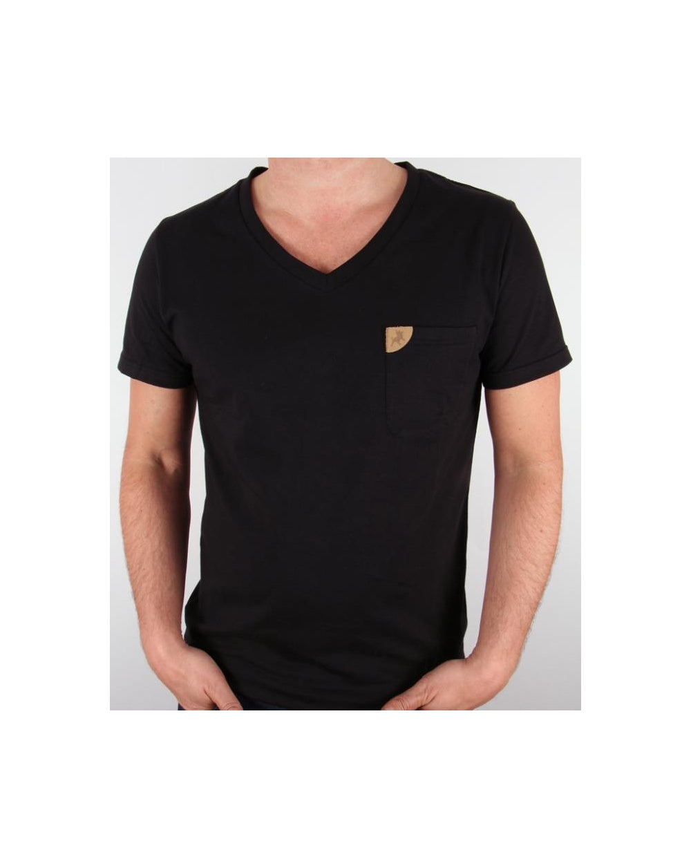 Lois T-Shirt mit V-Ausschnitt und Tasche in Schwarz
