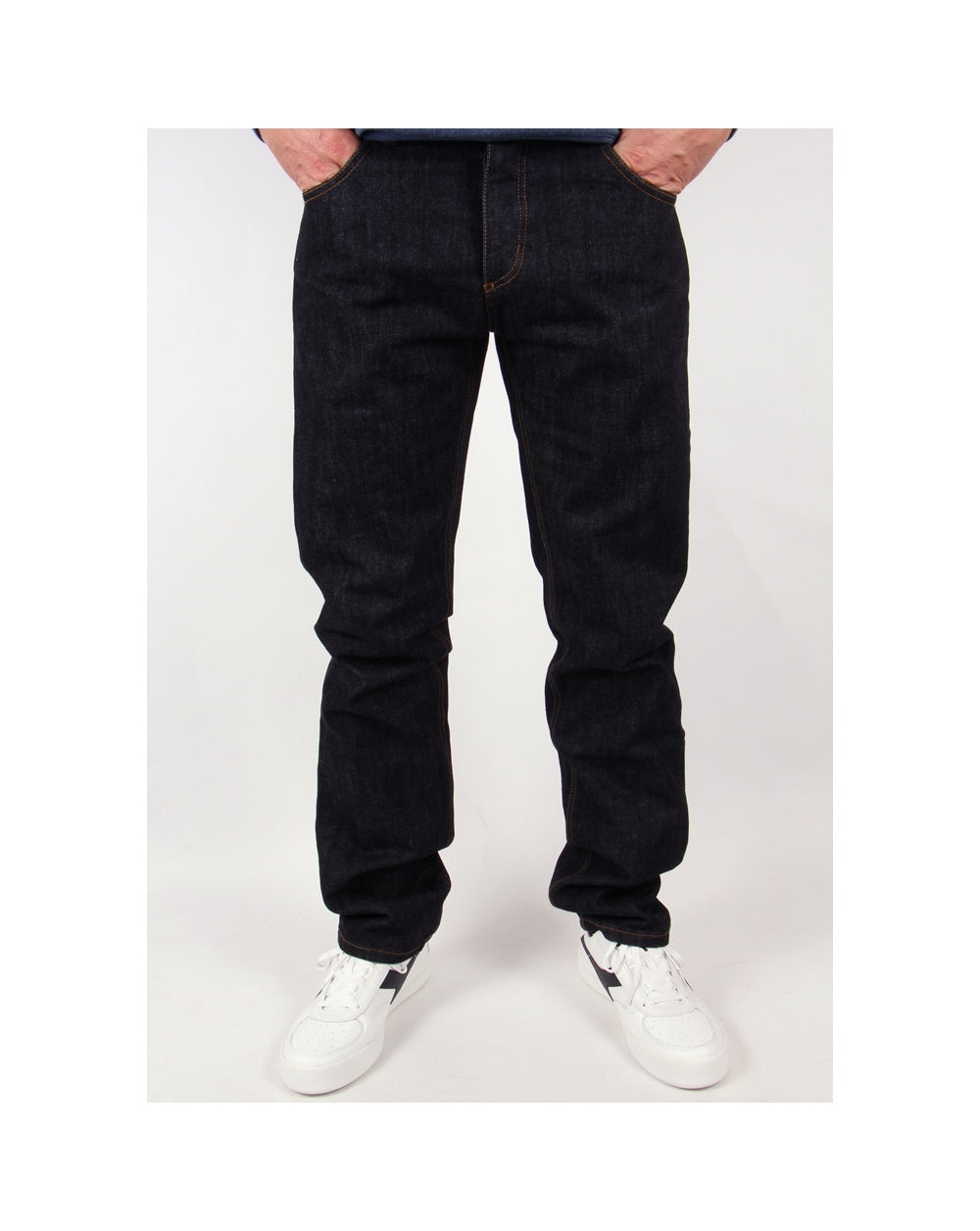Lois Santiago – Regular Taper-Jeans in dunkler Waschung