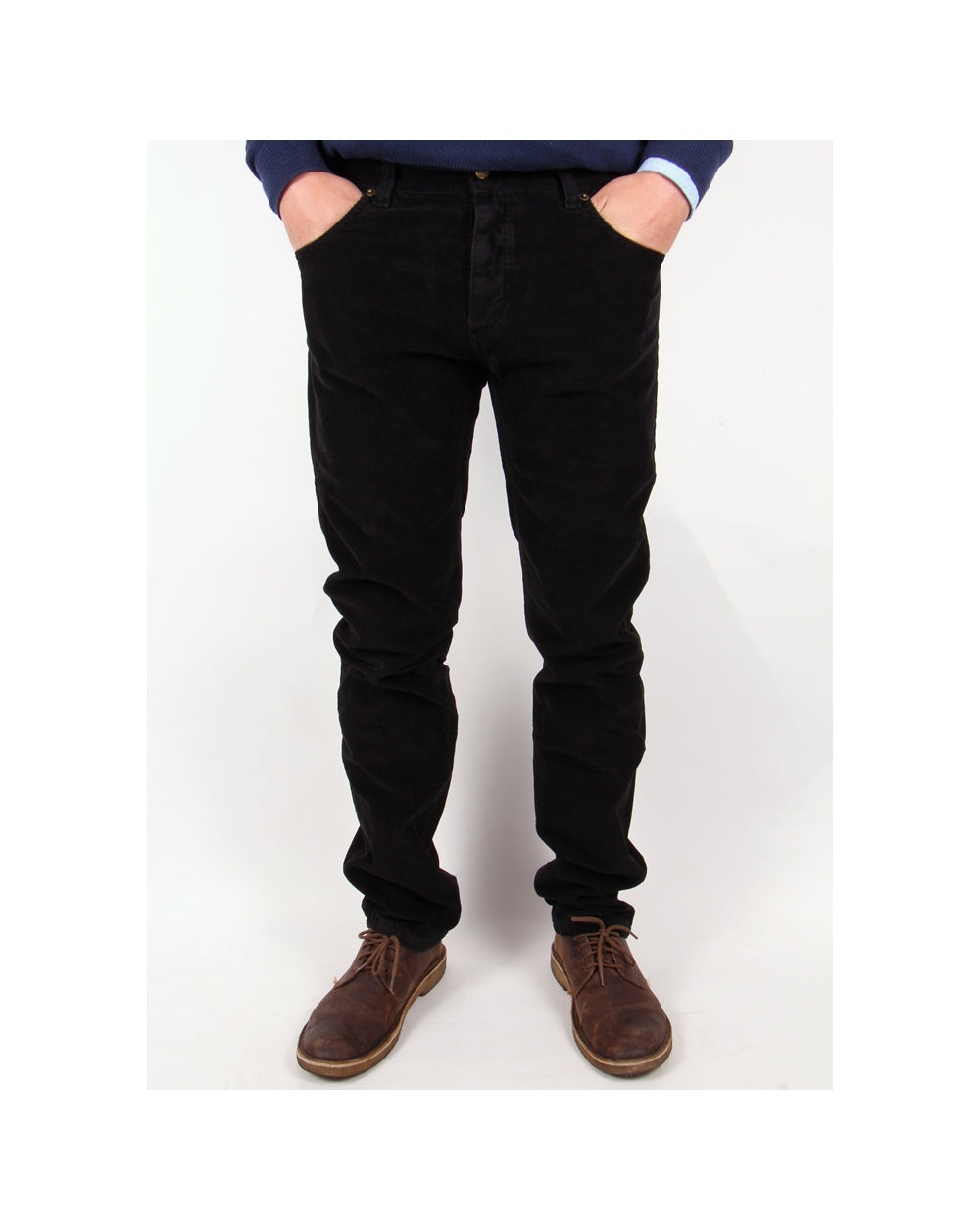 Lois Santiago – Regular Slim Taper Fit Cordhose in Schwarz