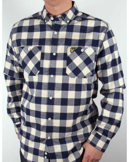 Lyle And Scott – Flanellhemd mit Fischgrätenmuster, Elfenbein/Marineblau