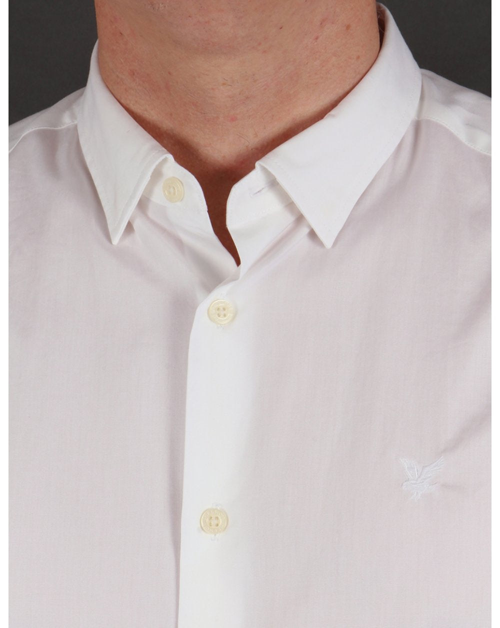 Lyle And Scott – Langärmliges Popeline-Hemd mit Tonal Badge in Weiß
