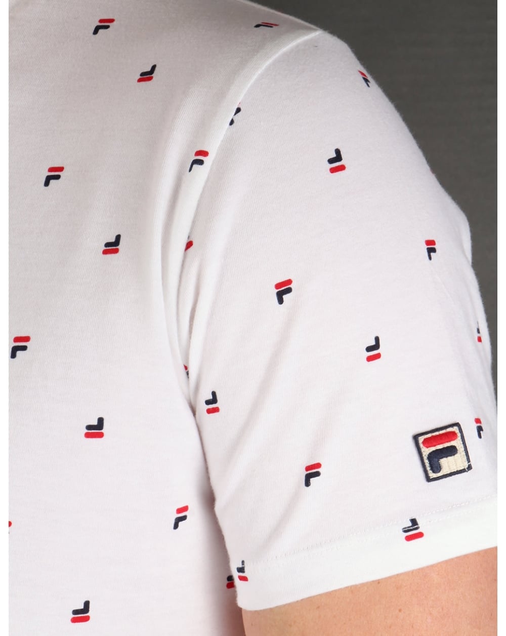 Fila Vintage T-Shirt mit mehreren Logos in Weiß