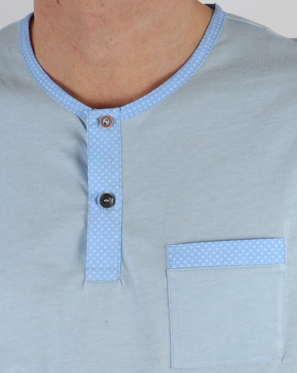 Pretty Green – Bankhall – T-Shirt mit Grandad-Kragen, Himmelblau
