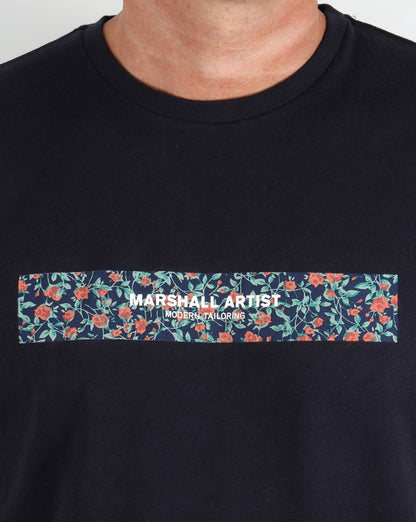 Marshall Artist – Floral Box – T-Shirt in Mitternachtsblau
