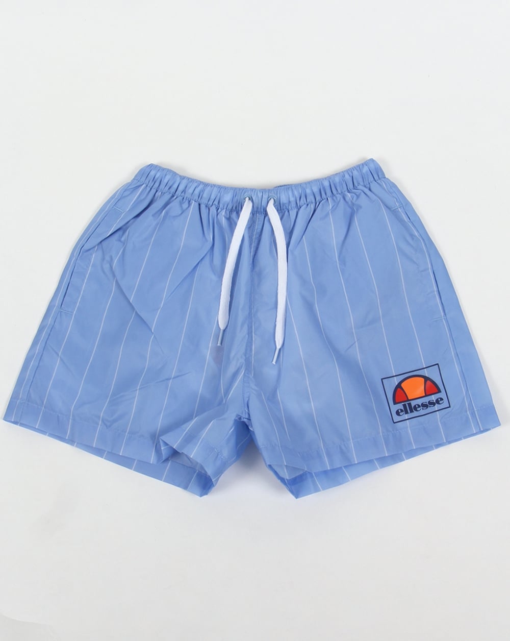 Ellesse – Gestreifte Footy-Badeshorts in Himmelblau
