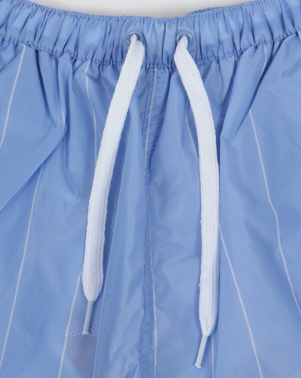 Ellesse – Gestreifte Footy-Badeshorts in Himmelblau