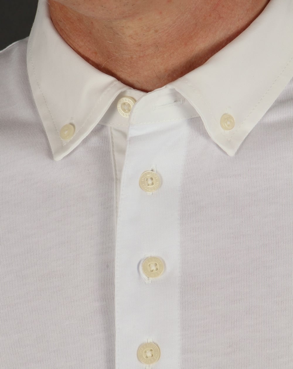 Lyle And Scott – Poloshirt mit gewebtem Kragen in Weiß