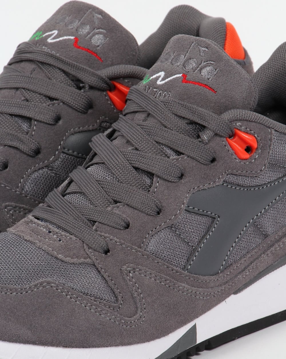 Diadora V7000 NYL II Trainer Grau/Orange