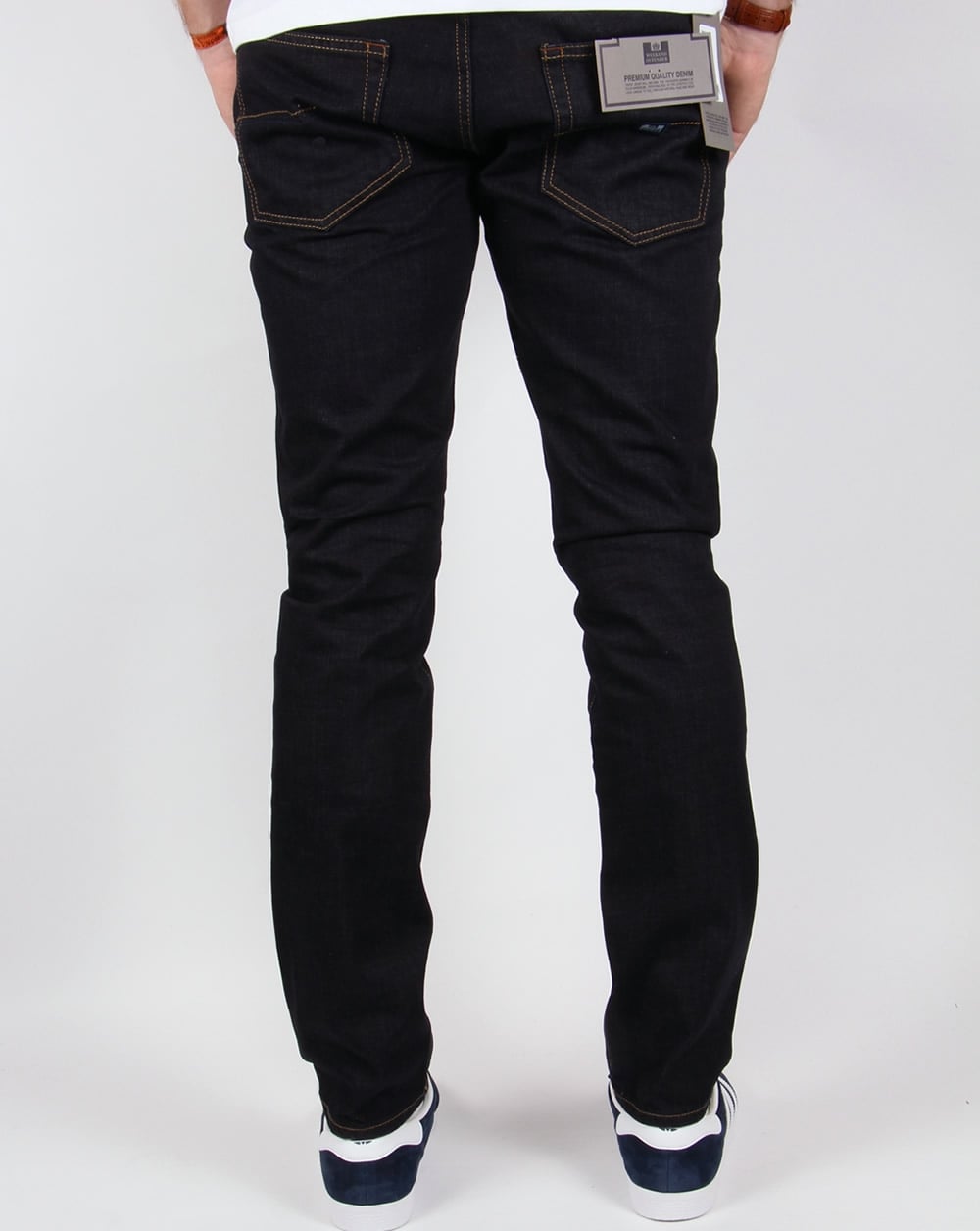 Weekend Offender – Jeans mit konischer Passform und Rinse-Waschung