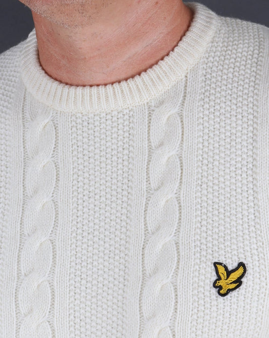 Lyle and Scott Lyle And Scott – Zopfmusterpullover aus Lammwolle in Elfenbein