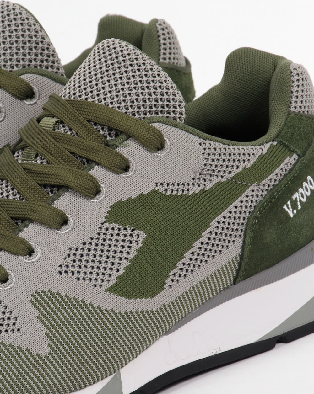 Diadora V7000 Weave Sneakers Olivgrün