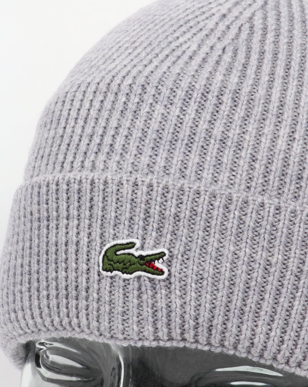Lacoste – Gerippte Wollmütze mit Umschlag in Silber