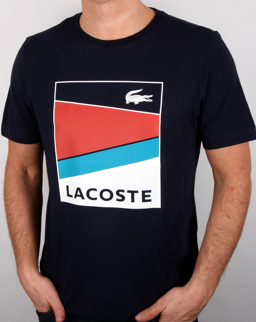 Lacoste – T-Shirt mit geometrischem Print, Marineblau/Ätna-Rot
