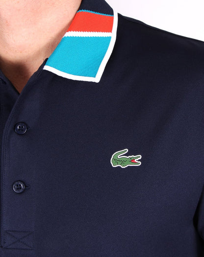 Lacoste – Poloshirt mit gemustertem Kragen, Marineblau/Ätna-Rot
