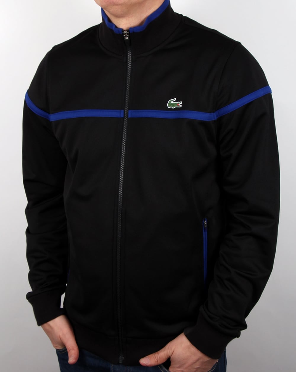 Lacoste – Trainingsjacke mit feinen Streifen in Schwarz/Französischblau