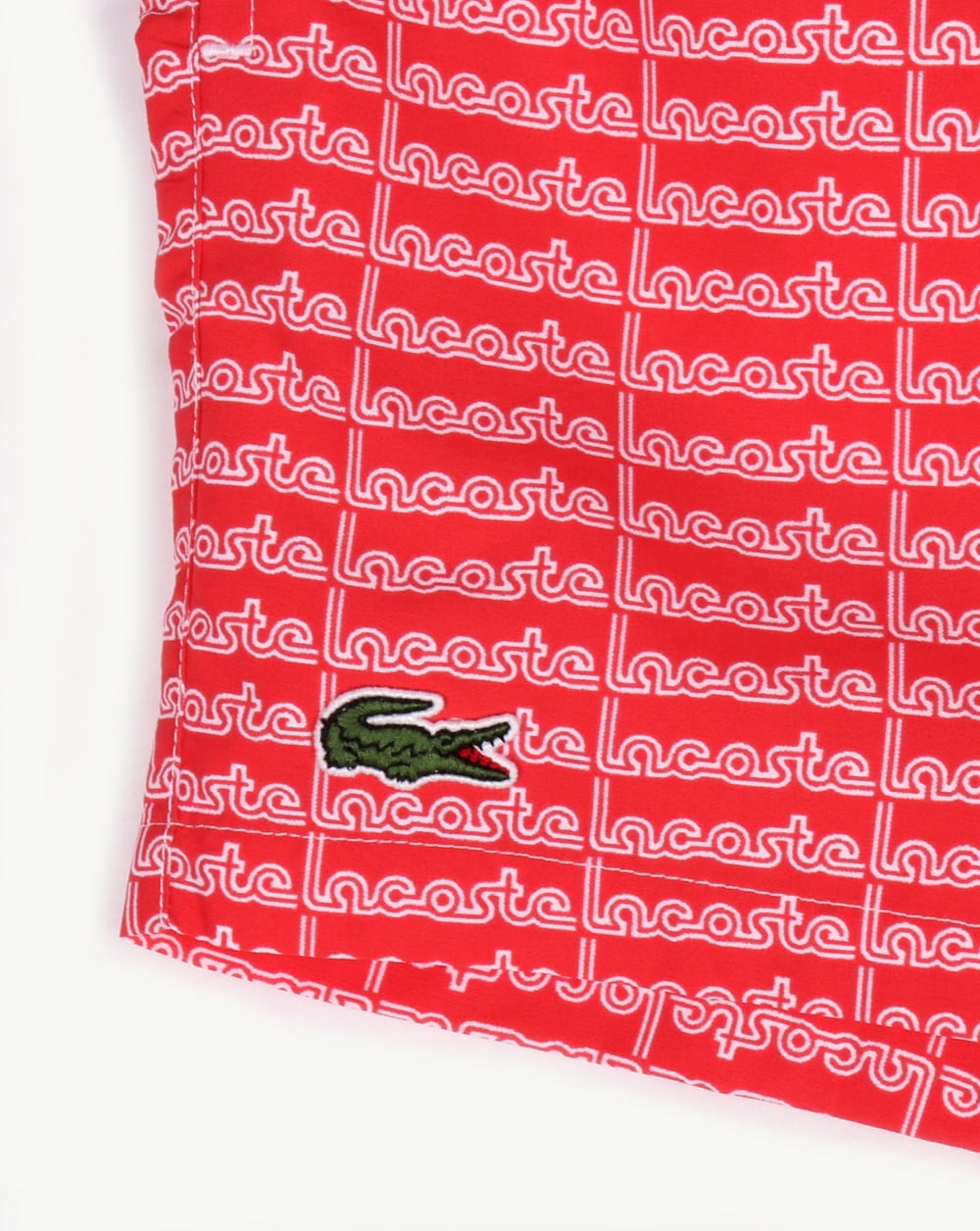 Lacoste – Badeshorts mit linearem Logo in Grenadine