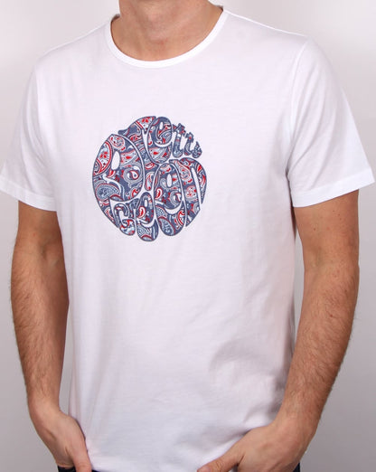 Pretty Green – Camley – T-Shirt mit Paisley-Applikation, Weiß