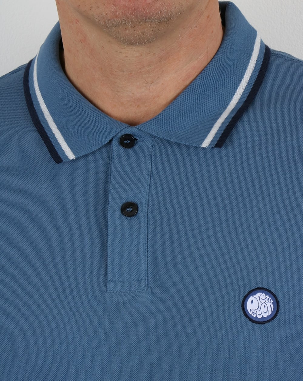 Pretty Green – Poloshirt mit Streifen in Mittelblau