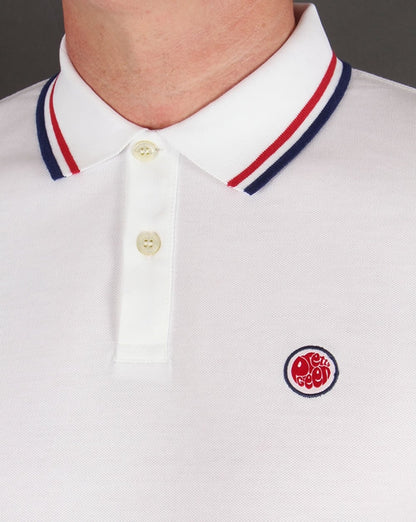 Pretty Green Poloshirt mit Streifen in Weiß