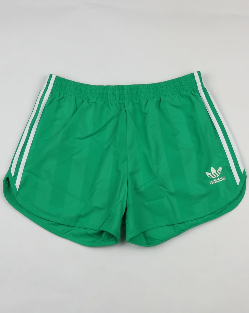Adidas Originals – Fußballshorts in Core-Grün