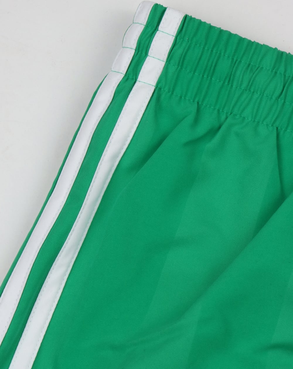 Adidas Originals – Fußballshorts in Core-Grün