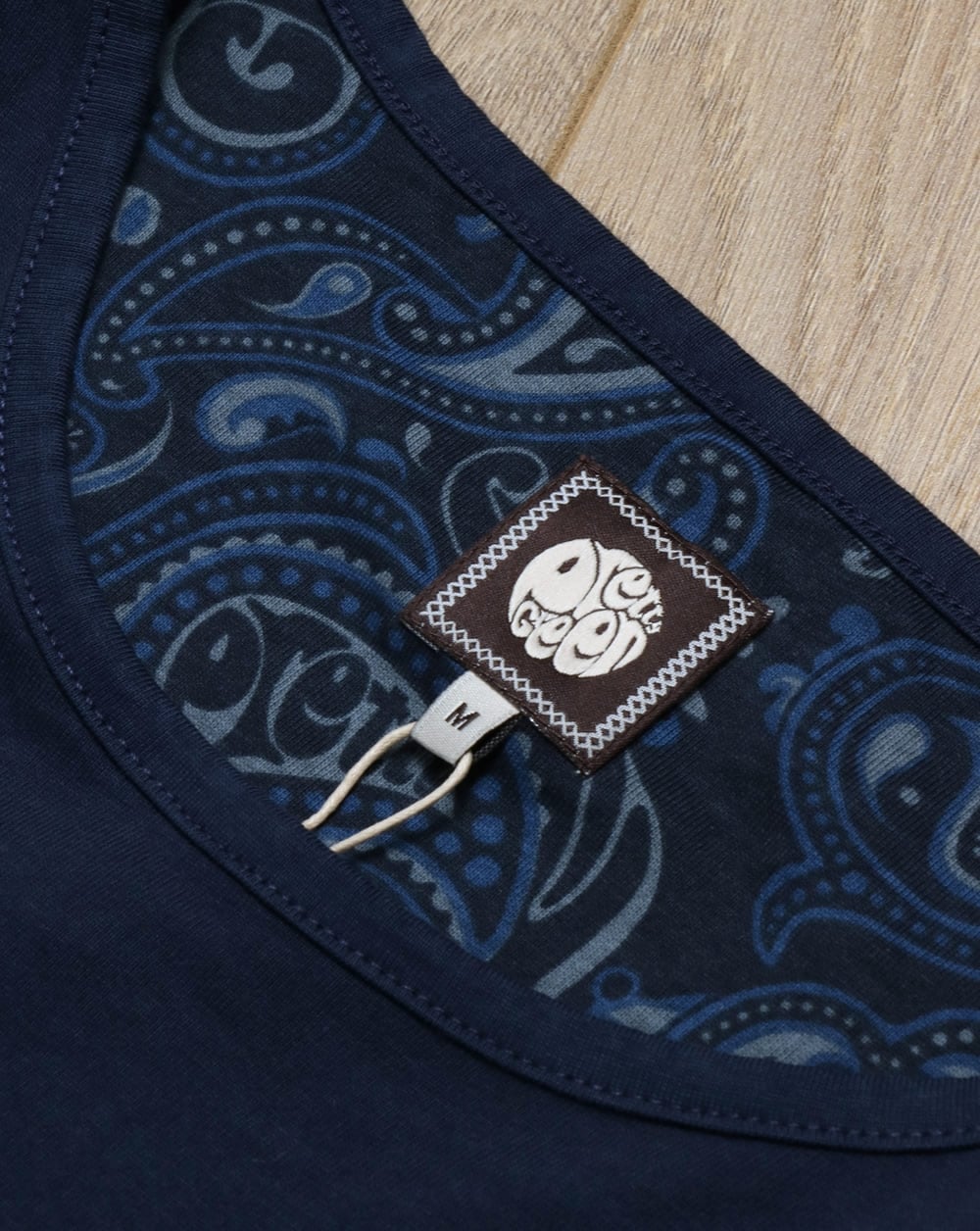 Pretty Green – T-Shirt mit Gillespie-Logo, Marineblau