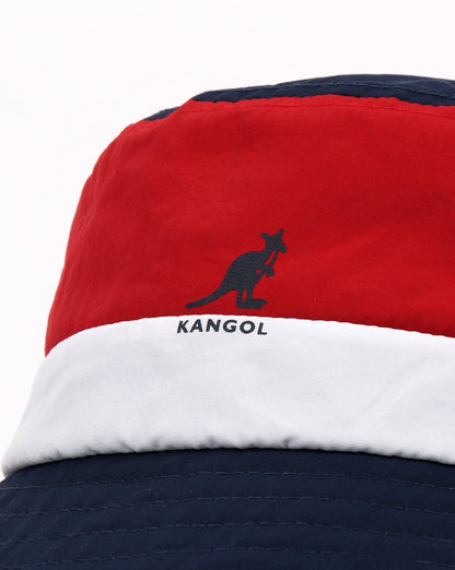 Kangol – Fischerhut mit auffälligen Streifen, Marineblau