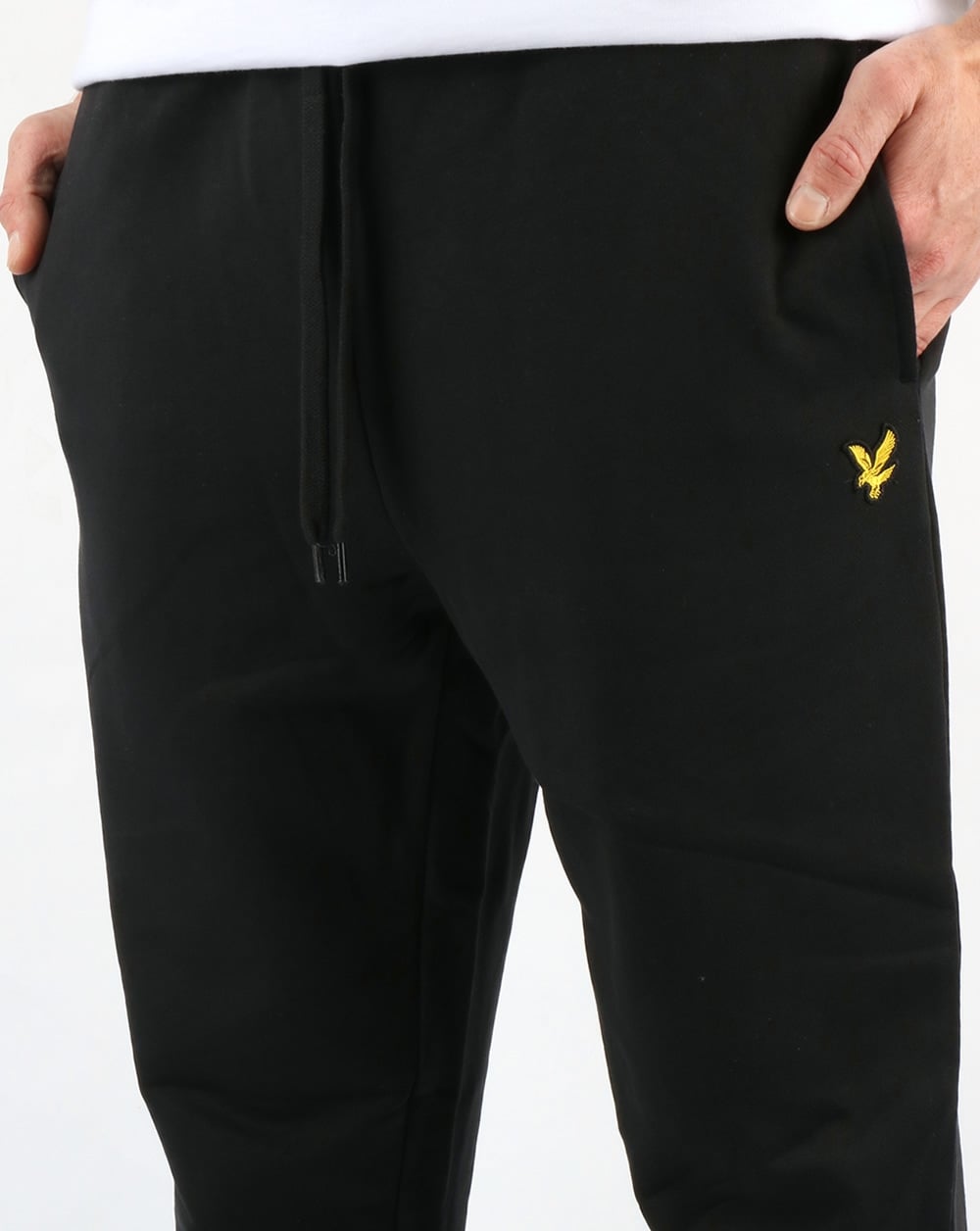 Lyle And Scott Schmal geschnittene Jogginghose in echtem Schwarz