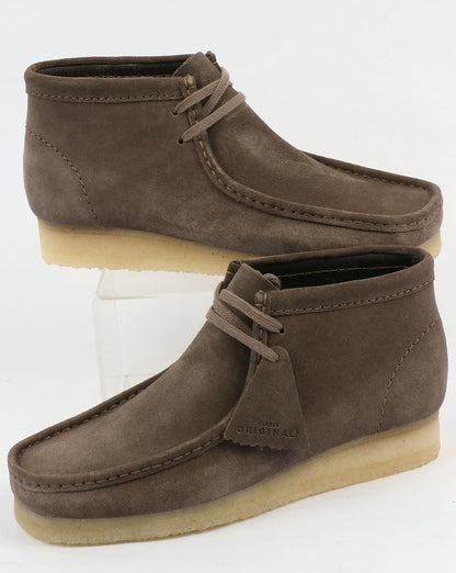 Clarks Originals Wallabee Wildlederstiefel Grau