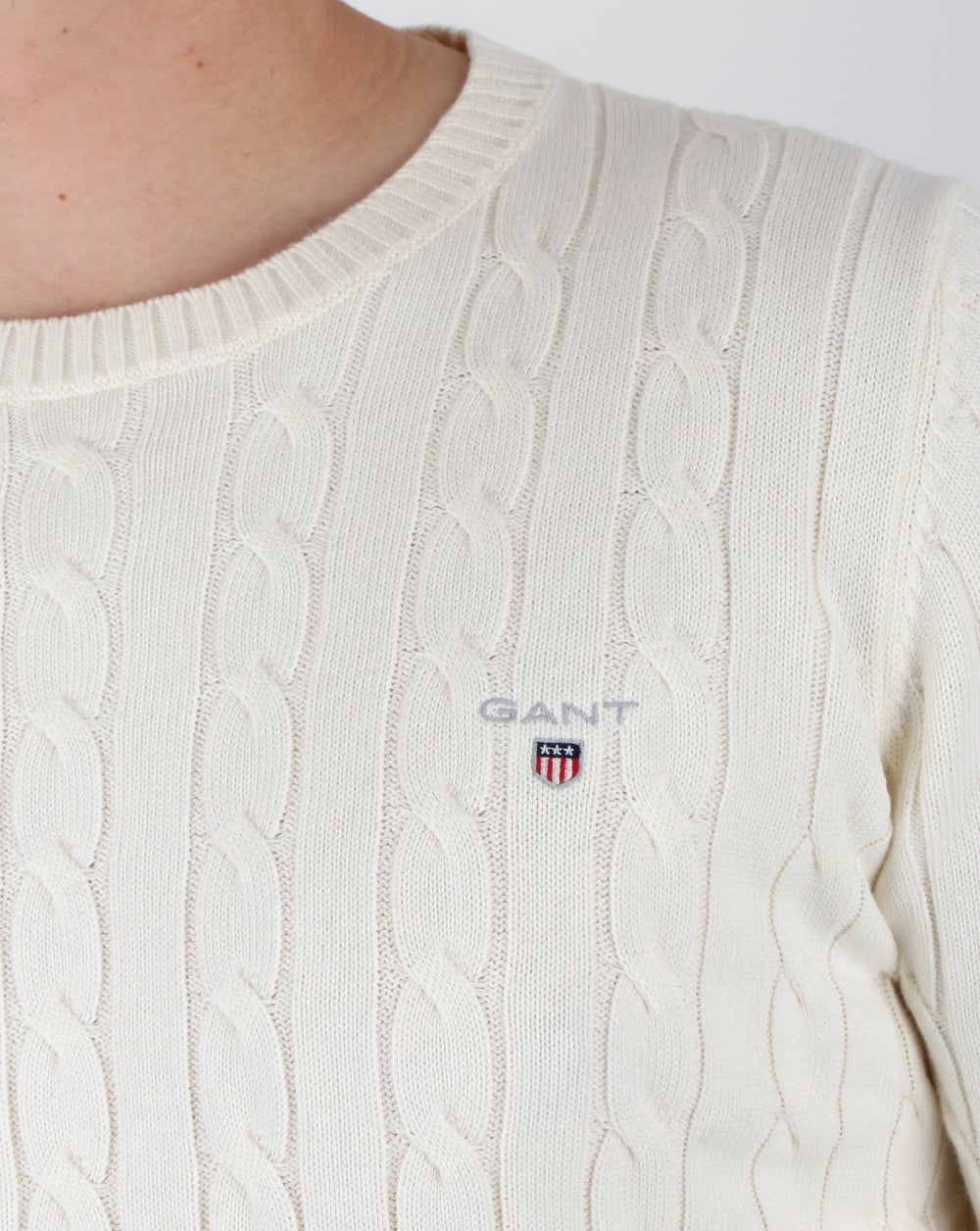 Gant – Rundhalspullover aus Baumwolle mit Zopfmuster in Creme
