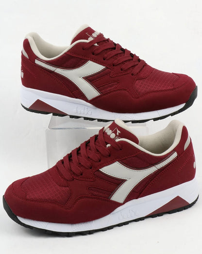 Diadora N902 Trainer Tiefrot