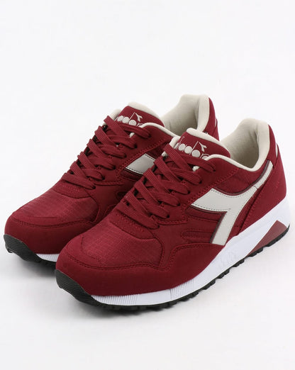 Diadora N902 Trainer Tiefrot