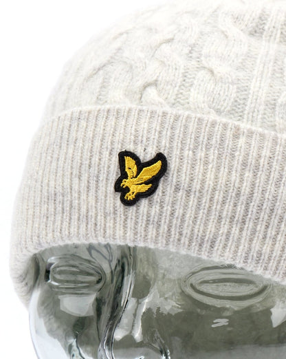 Lyle And Scott – Beanie mit Zopfmuster in Off-White-Melange