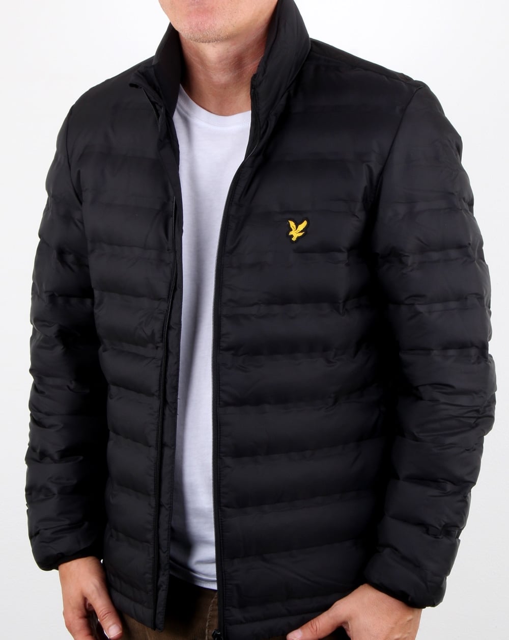 Lyle And Scott – Wattierte Jacke mit Trichterkragen in Schwarz