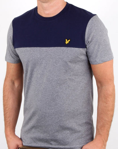 Lyle And Scott – T-Shirt mit Yoke-Muster in Mittelgrau