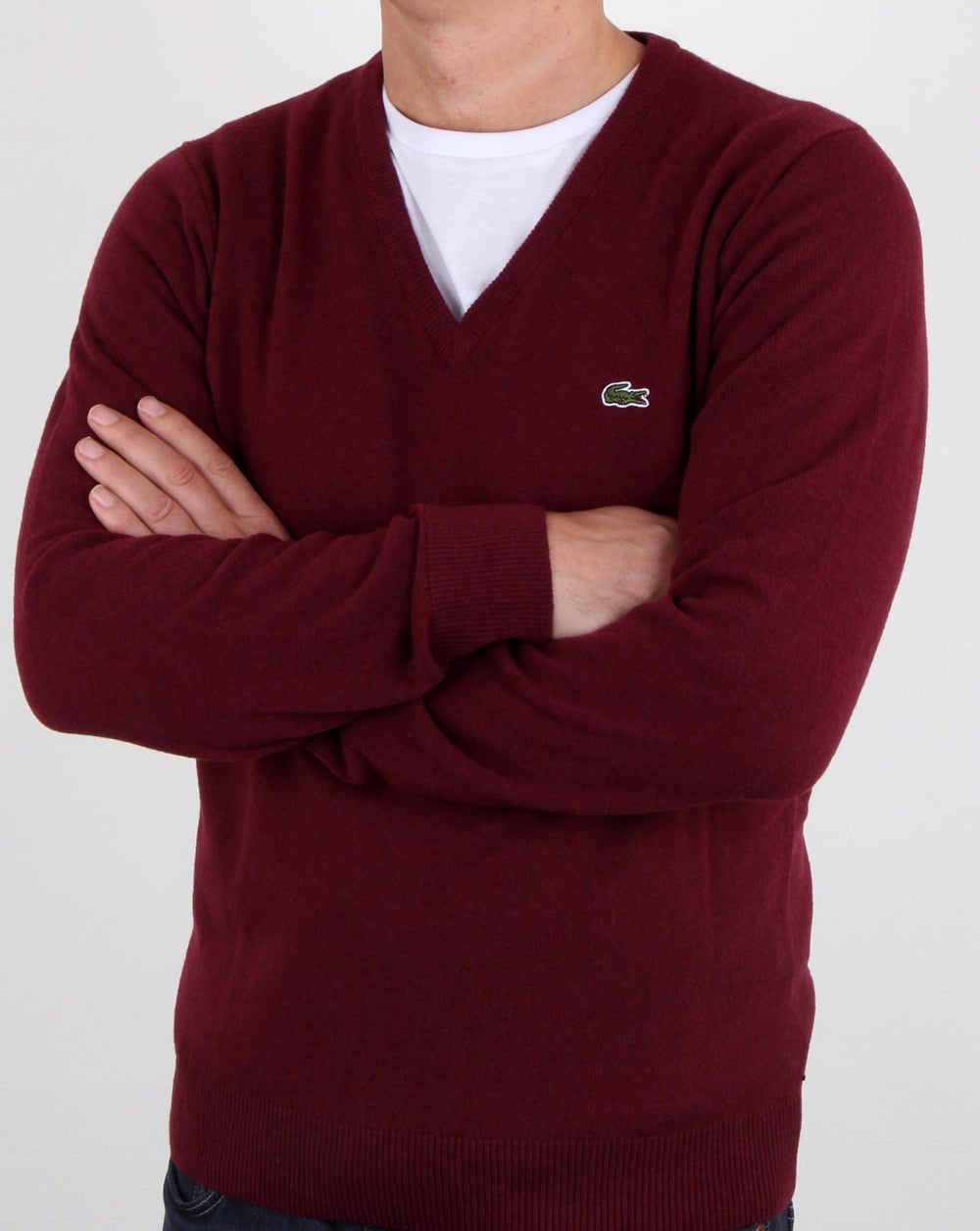 Lacoste – Wollpullover mit V-Ausschnitt in Burgunderrot