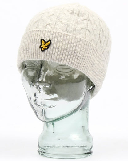 Lyle And Scott – Beanie mit Zopfmuster in Off-White-Melange