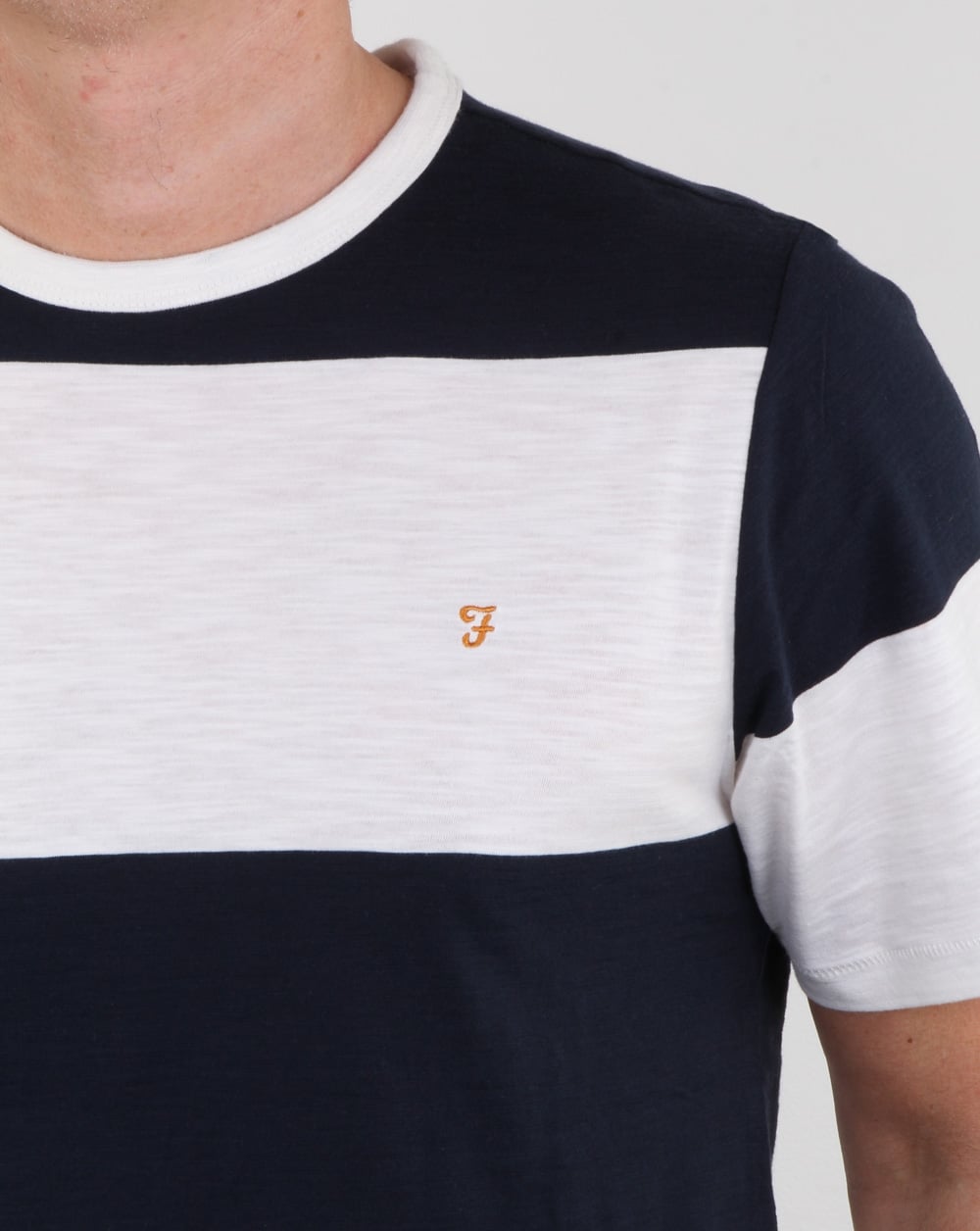 Farah – T-Shirt mit auffälligen Streifen in Weiß und Marineblau