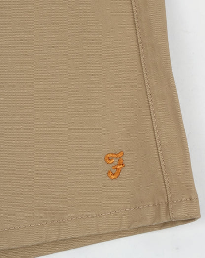 Farah Hawk Chino-Twill-Shorts Helles Sand