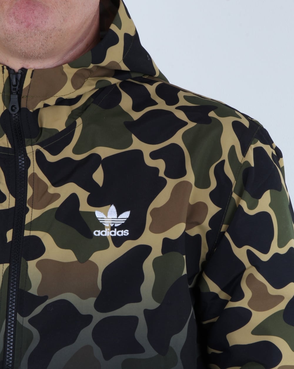 Adidas Originals – Windjacke mit Camouflage-Muster