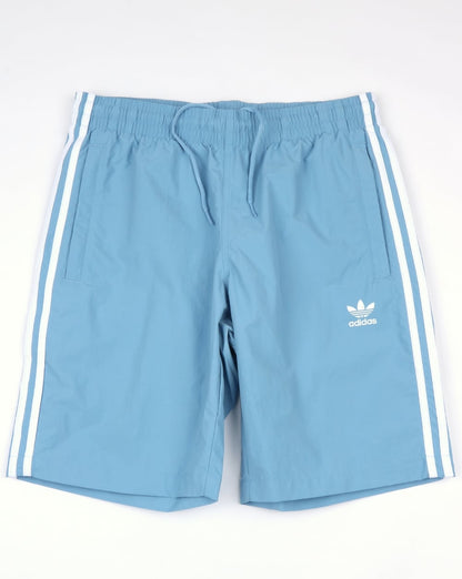 Adidas Originals – Badeshorts mit 3 Streifen in Aschblau