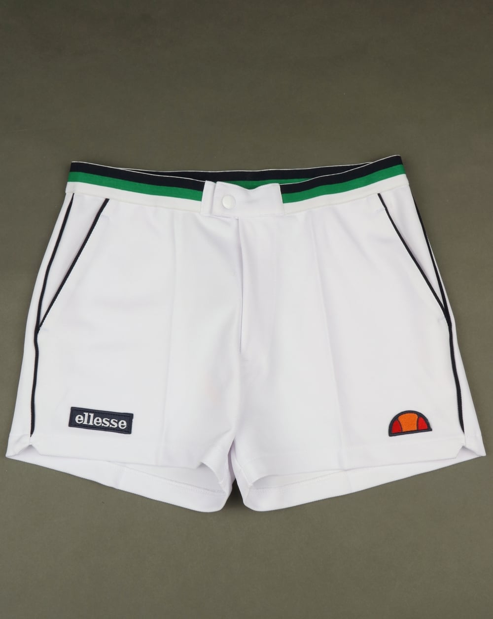 Ellesse – Weiße Shorts im Tennisstil mit Paspelierung