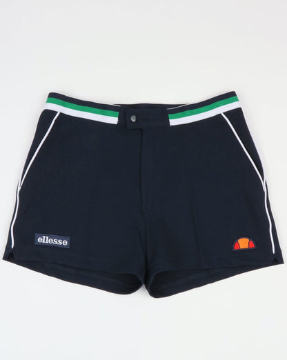 Ellesse – Shorts im Tennisstil mit Paspelierung in Marineblau