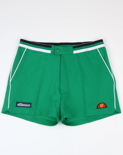Ellesse – Grüne Shorts im Tennisstil mit Paspelierung