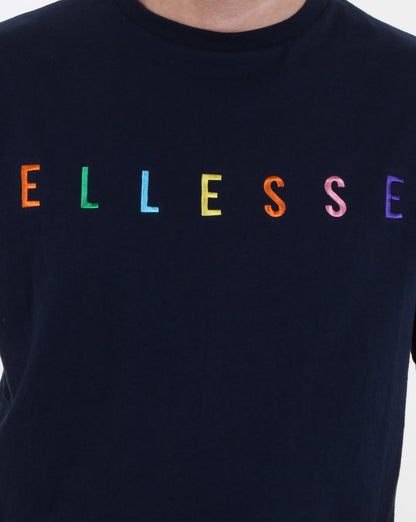 Ellesse – T-Shirt mit mehrfarbigem Blockschriftzug in Marineblau